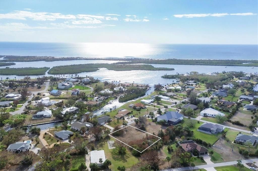 На продажу: $169,000 (0.57 acres)