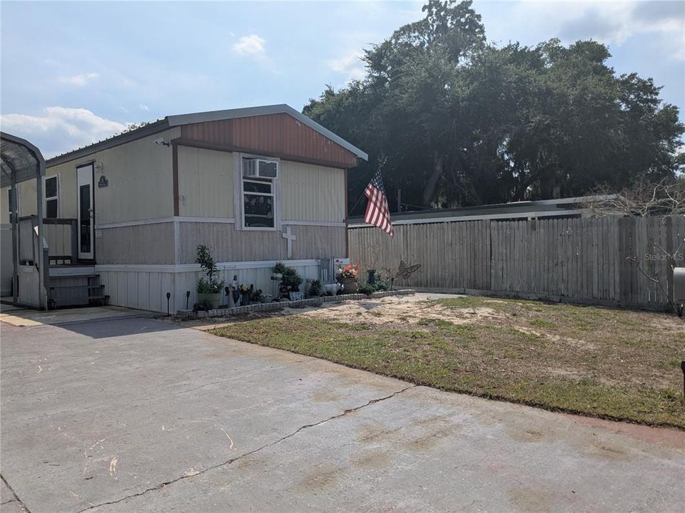 For Rent: $1,100 (2 beds, 1 baths, 1176 Square Feet)