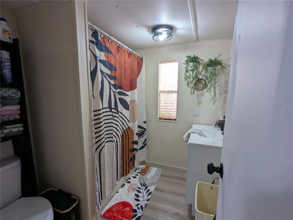 For Rent: $1,100 (2 beds, 1 baths, 1176 Square Feet)