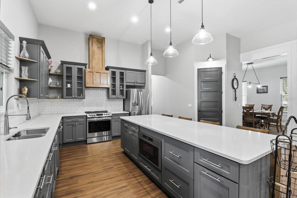 Activo con contrato: $537,500 (3 camas, 2 baños, 2335 Pies cuadrados)