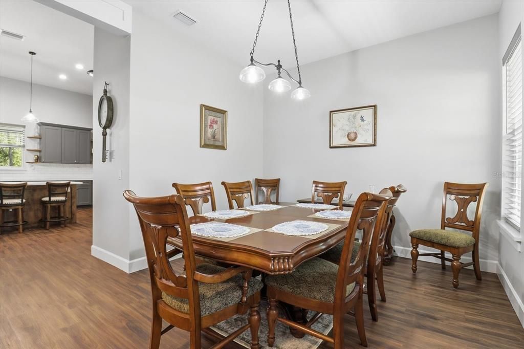 Activo con contrato: $537,500 (3 camas, 2 baños, 2335 Pies cuadrados)