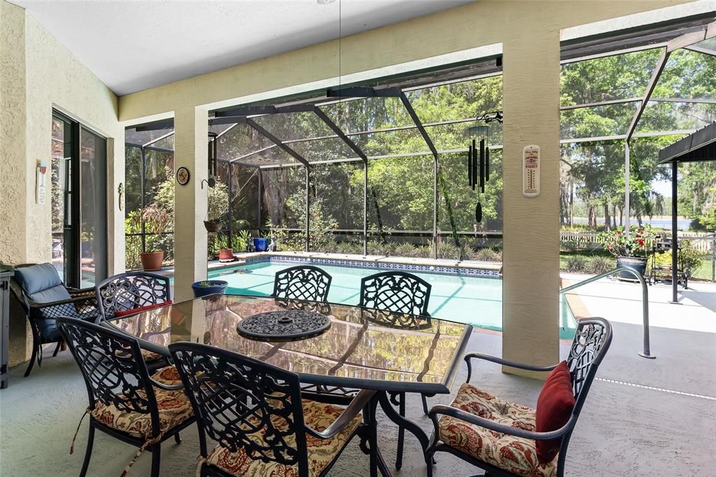 For Sale: $830,000 (4 beds, 2 baths, 2954 Square Feet)