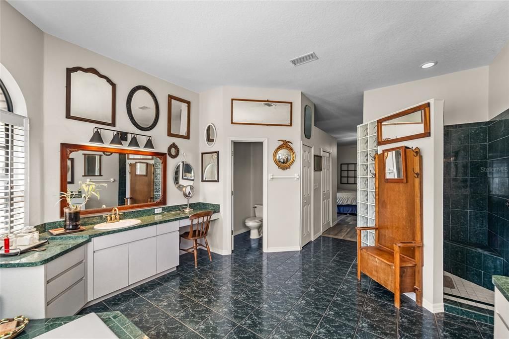 For Sale: $830,000 (4 beds, 2 baths, 2954 Square Feet)