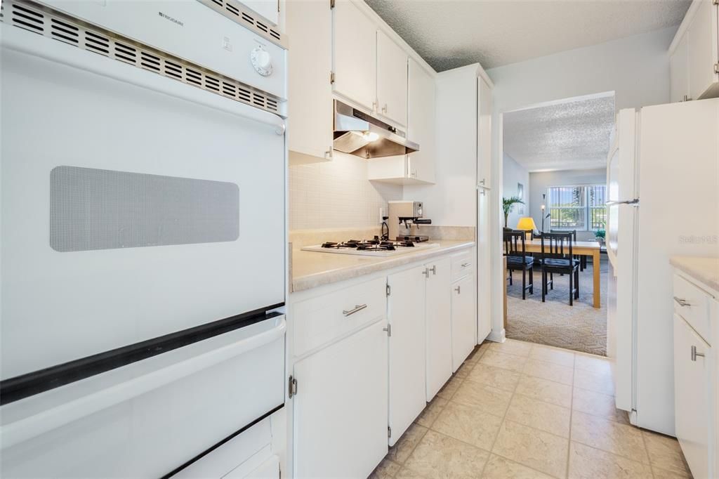 На продажу: $169,000 (2 спален, 2 ванн, 1120 Квадратных фут)