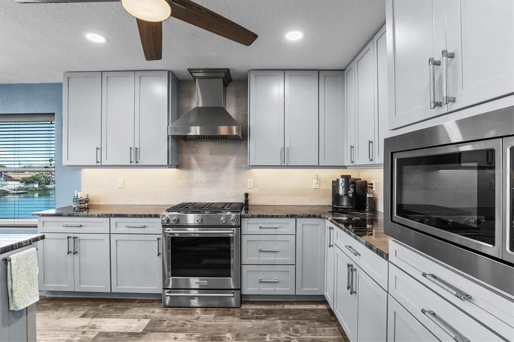 For Sale: $650,000 (3 beds, 2 baths, 1651 Square Feet)