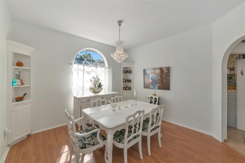 Activo con contrato: $424,900 (3 camas, 2 baños, 1890 Pies cuadrados)