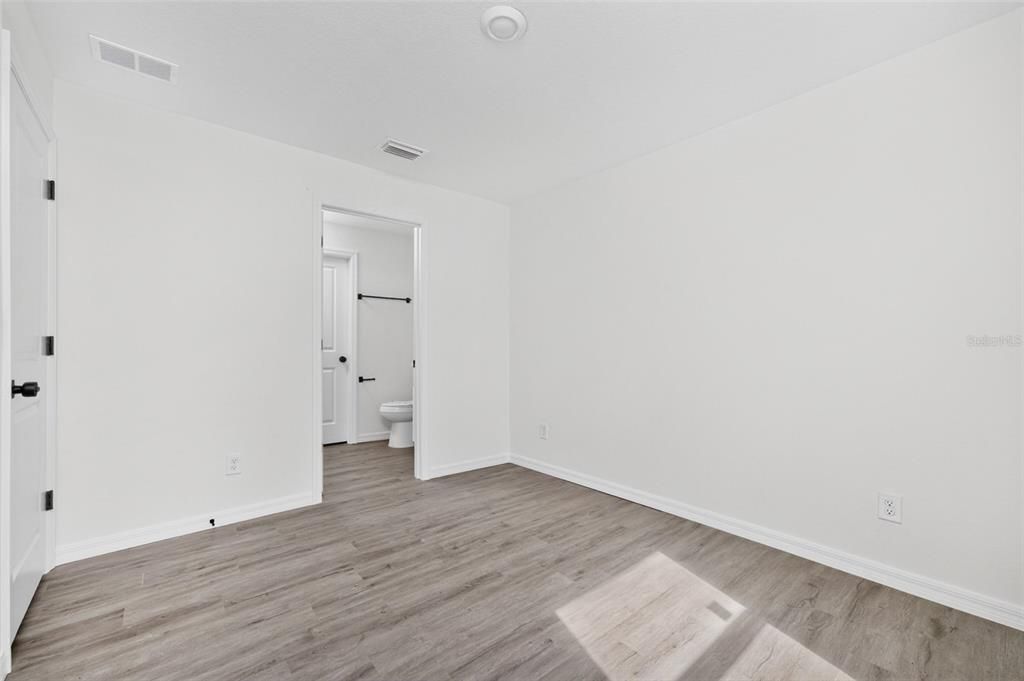 For Sale: $469,900 (6 beds, 0 baths, 2500 Square Feet)