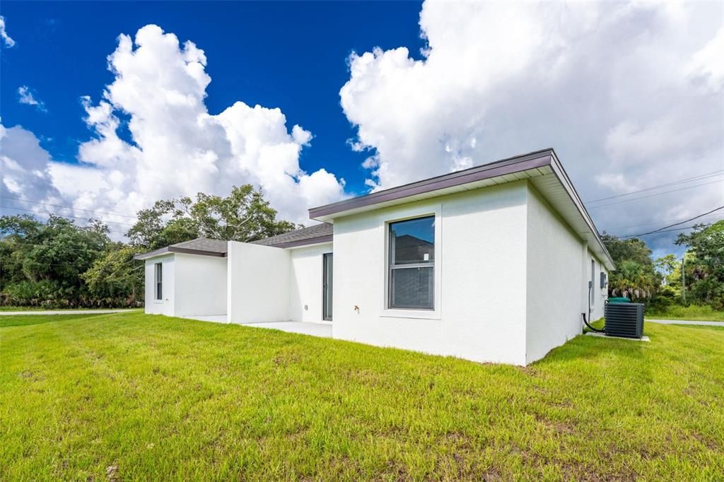 For Sale: $469,900 (6 beds, 0 baths, 2500 Square Feet)