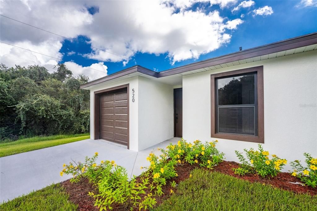 For Sale: $469,900 (6 beds, 0 baths, 2500 Square Feet)