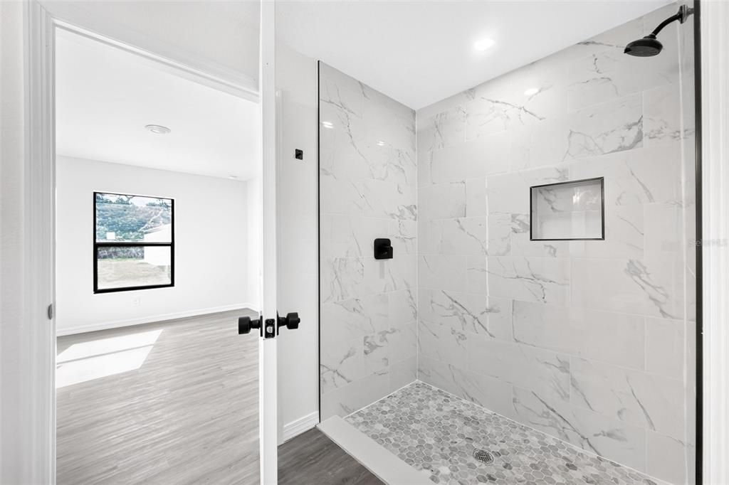 For Sale: $469,900 (6 beds, 0 baths, 2500 Square Feet)