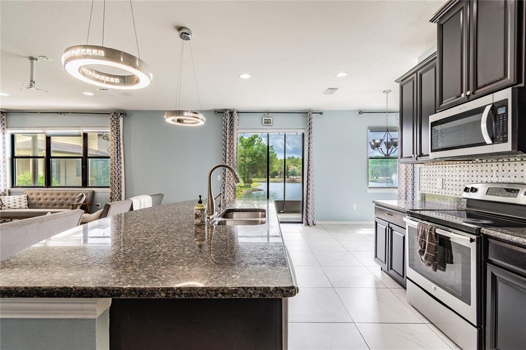 出租: $4,000 (5 贝兹, 4 浴室, 3480 平方英尺)