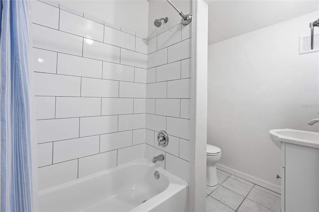 For Sale: $145,000 (1 beds, 1 baths, 423 Square Feet)
