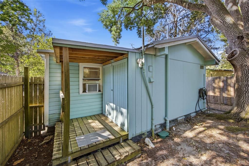 For Sale: $145,000 (1 beds, 1 baths, 423 Square Feet)