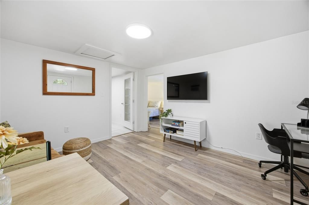 For Sale: $145,000 (1 beds, 1 baths, 423 Square Feet)