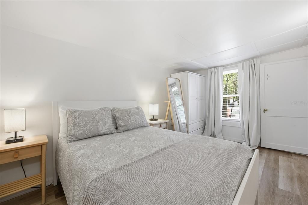 For Sale: $145,000 (1 beds, 1 baths, 423 Square Feet)