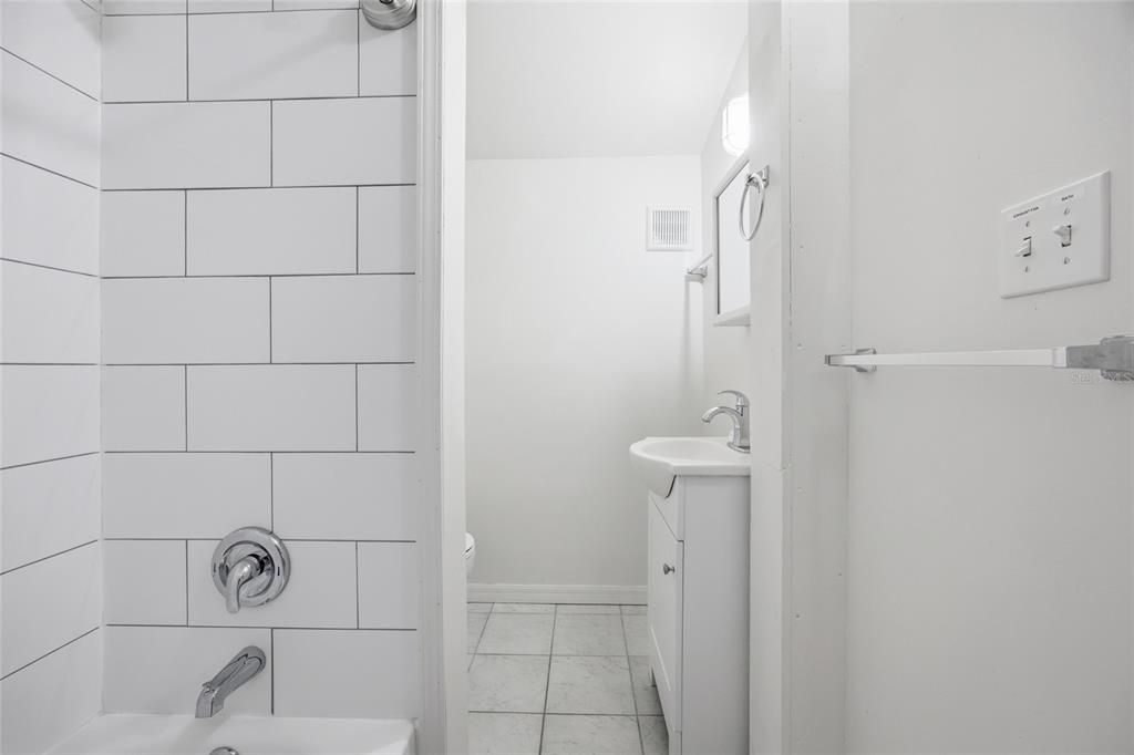 For Sale: $145,000 (1 beds, 1 baths, 423 Square Feet)