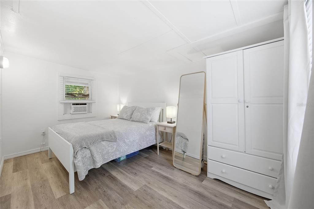 For Sale: $145,000 (1 beds, 1 baths, 423 Square Feet)