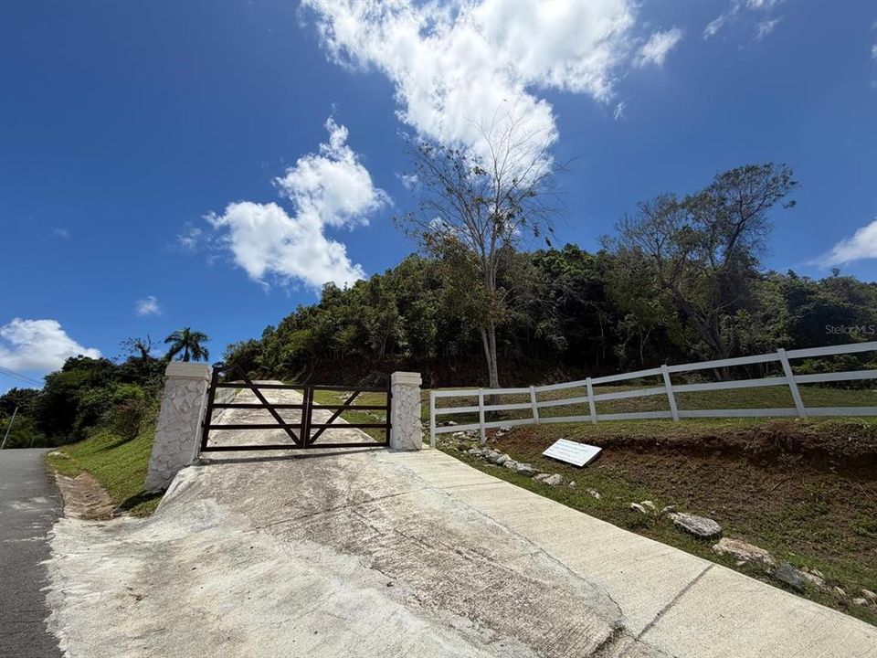 На продажу: $445,000 (9,651.00 acres)