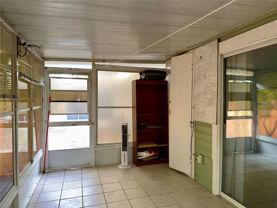 For Sale: $160,000 (2 beds, 1 baths, 950 Square Feet)