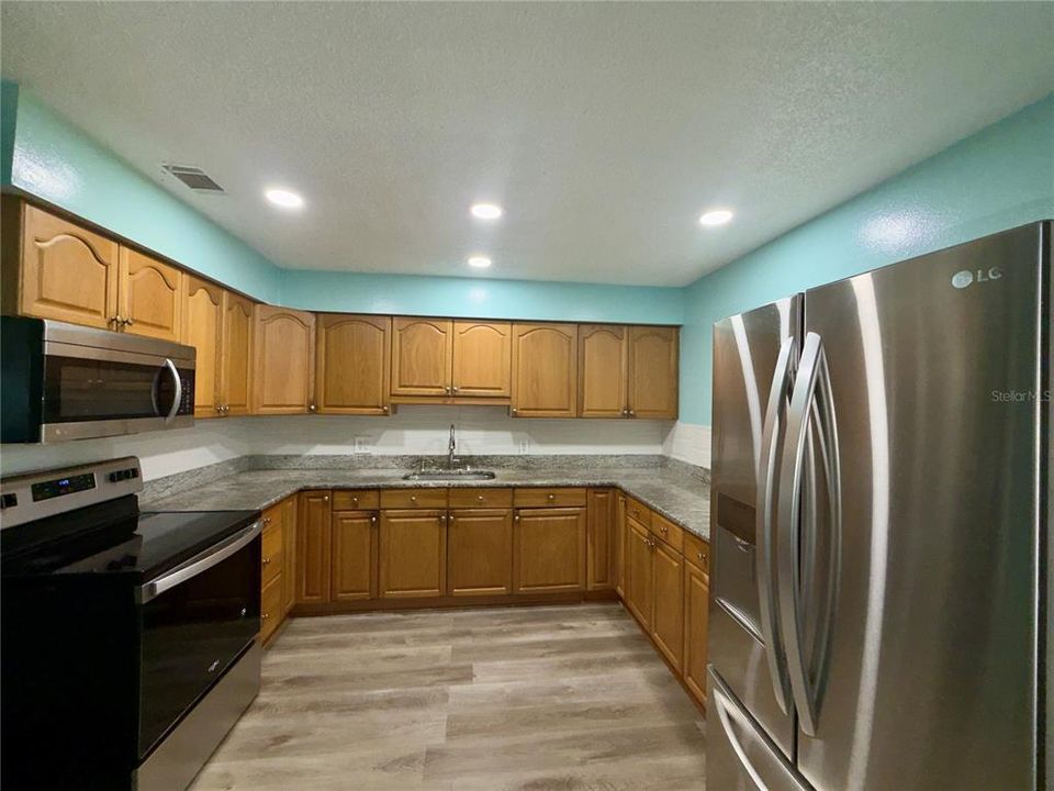 For Sale: $160,000 (2 beds, 1 baths, 950 Square Feet)