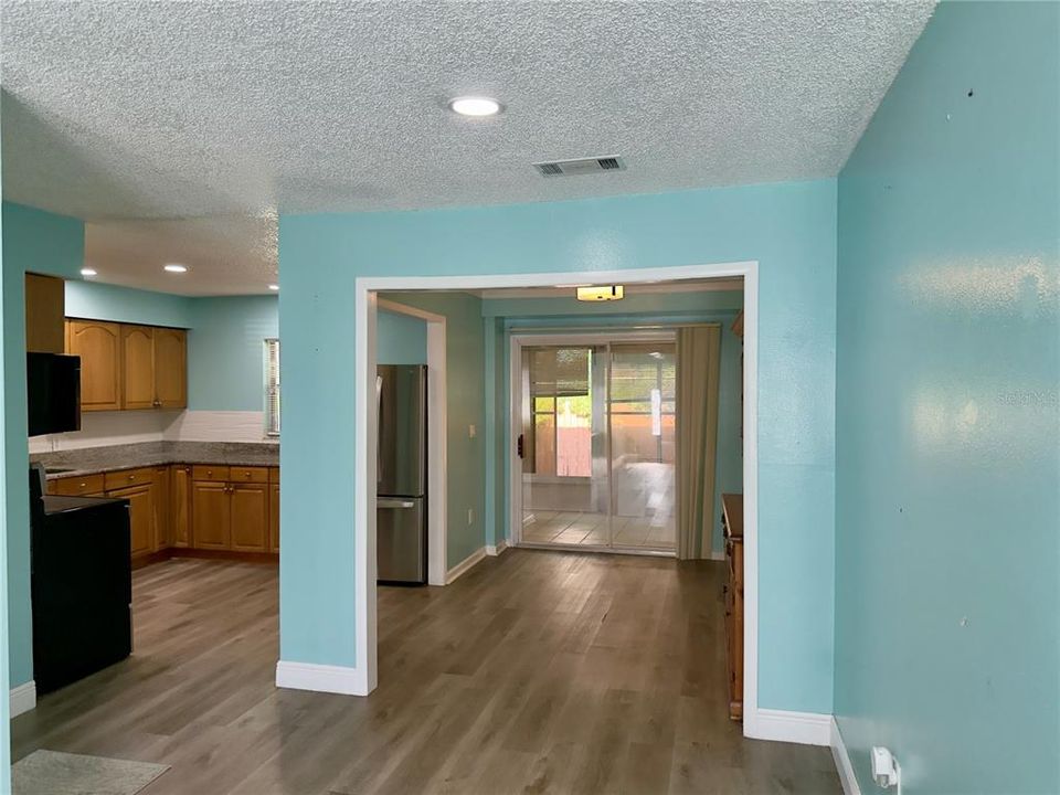 For Sale: $160,000 (2 beds, 1 baths, 950 Square Feet)