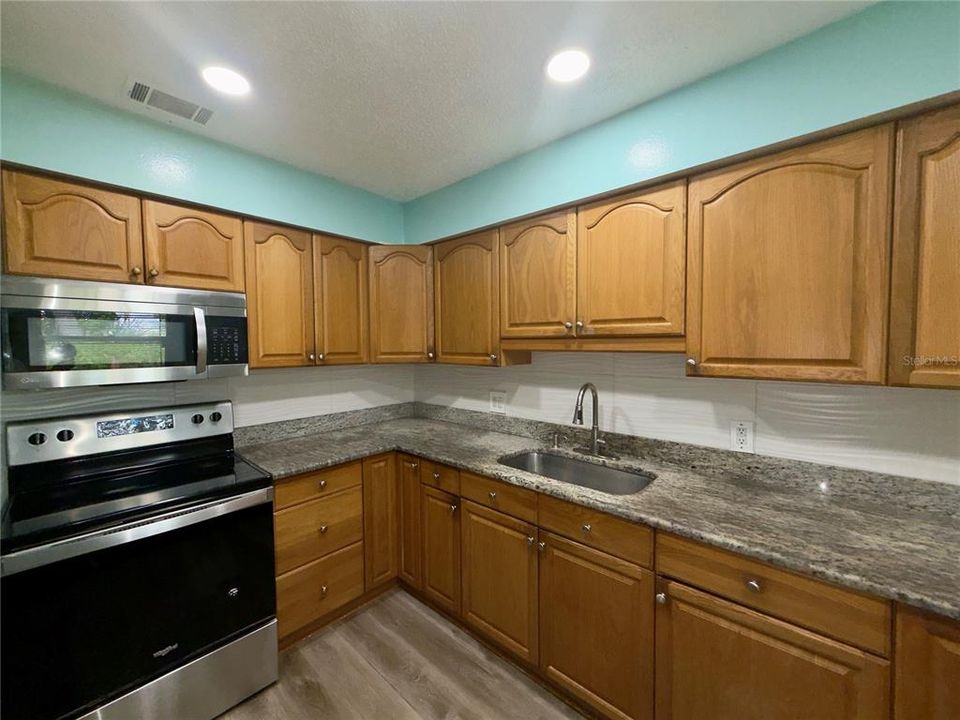 For Sale: $160,000 (2 beds, 1 baths, 950 Square Feet)