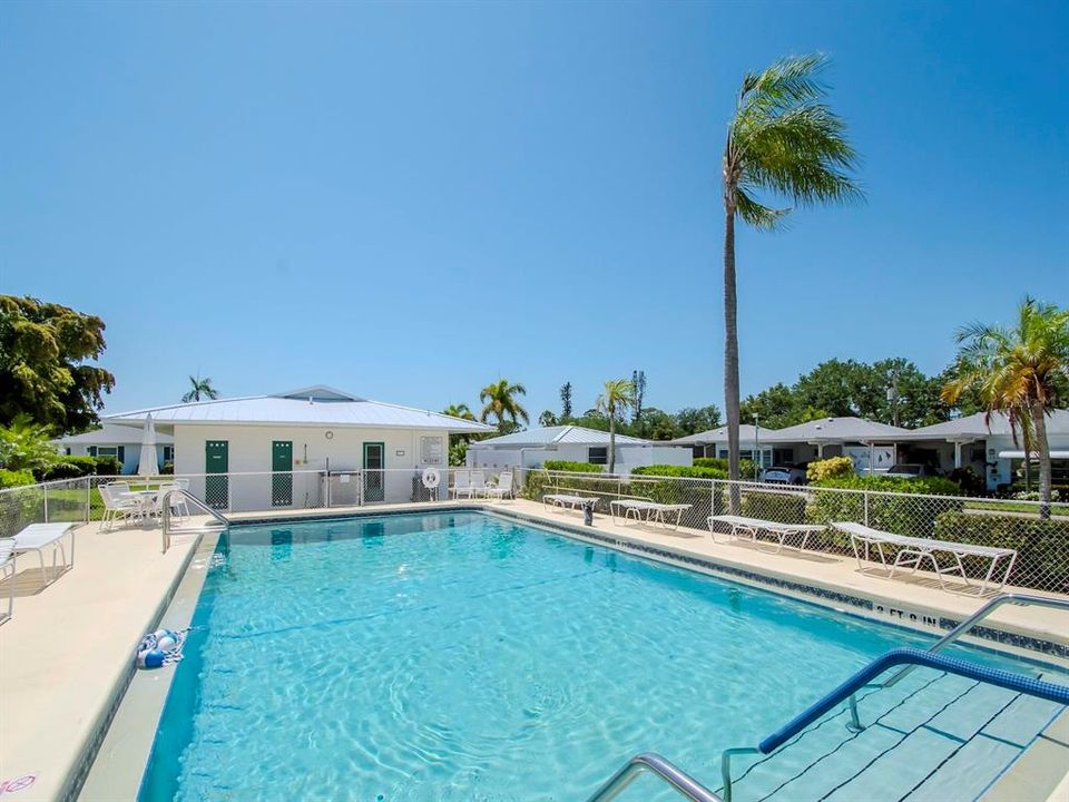 Active With Contract: $224,900 (2 beds, 1 baths, 1031 Square Feet)