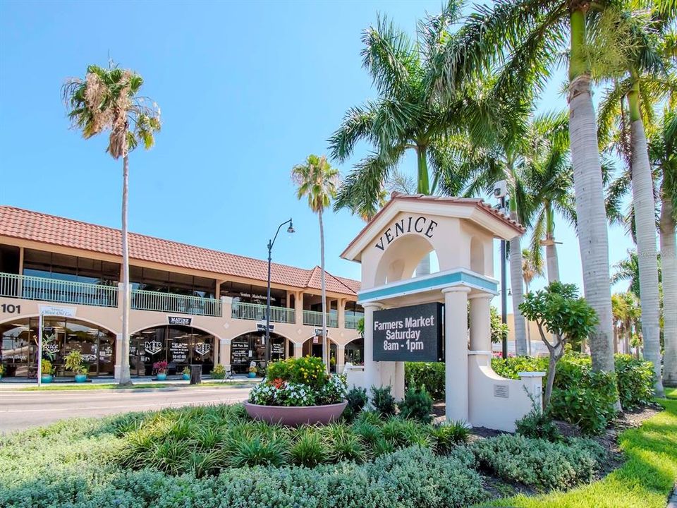 Active With Contract: $224,900 (2 beds, 1 baths, 1031 Square Feet)