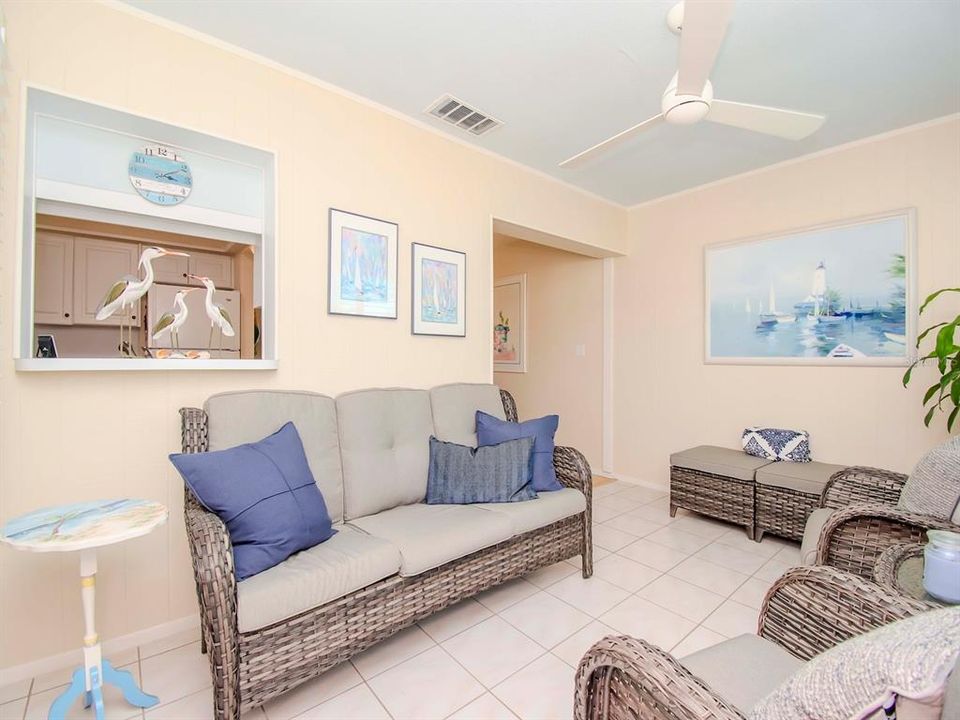 Active With Contract: $224,900 (2 beds, 1 baths, 1031 Square Feet)