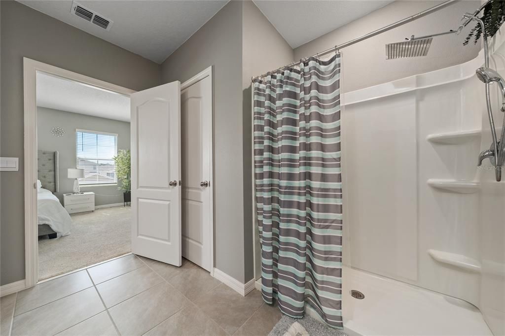 For Sale: $445,000 (5 beds, 3 baths, 2448 Square Feet)