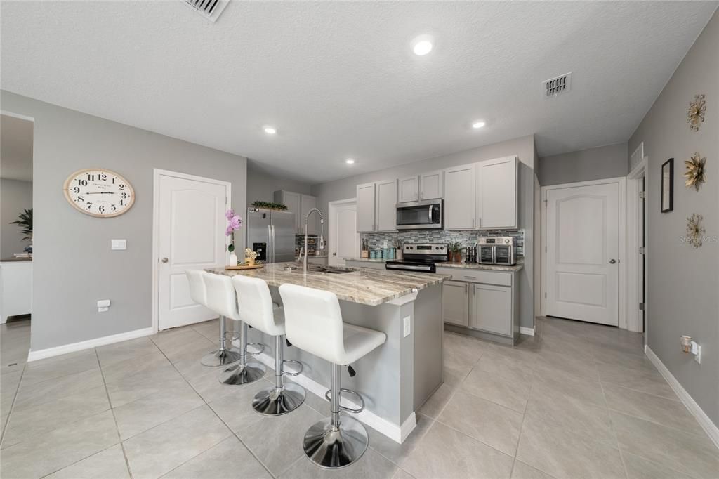 For Sale: $445,000 (5 beds, 3 baths, 2448 Square Feet)