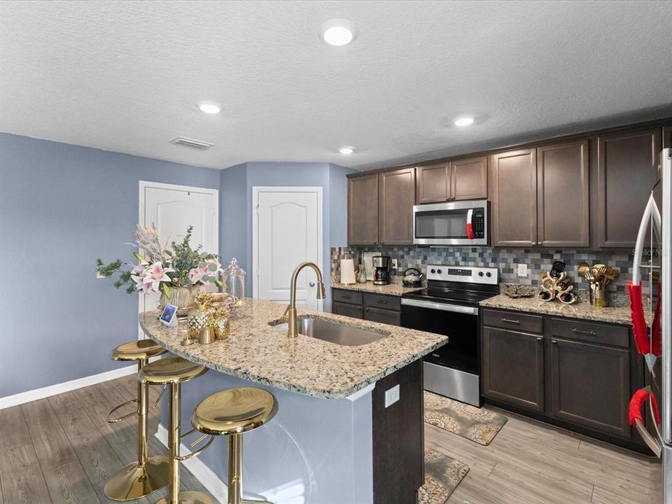 For Sale: $330,000 (4 beds, 2 baths, 1831 Square Feet)