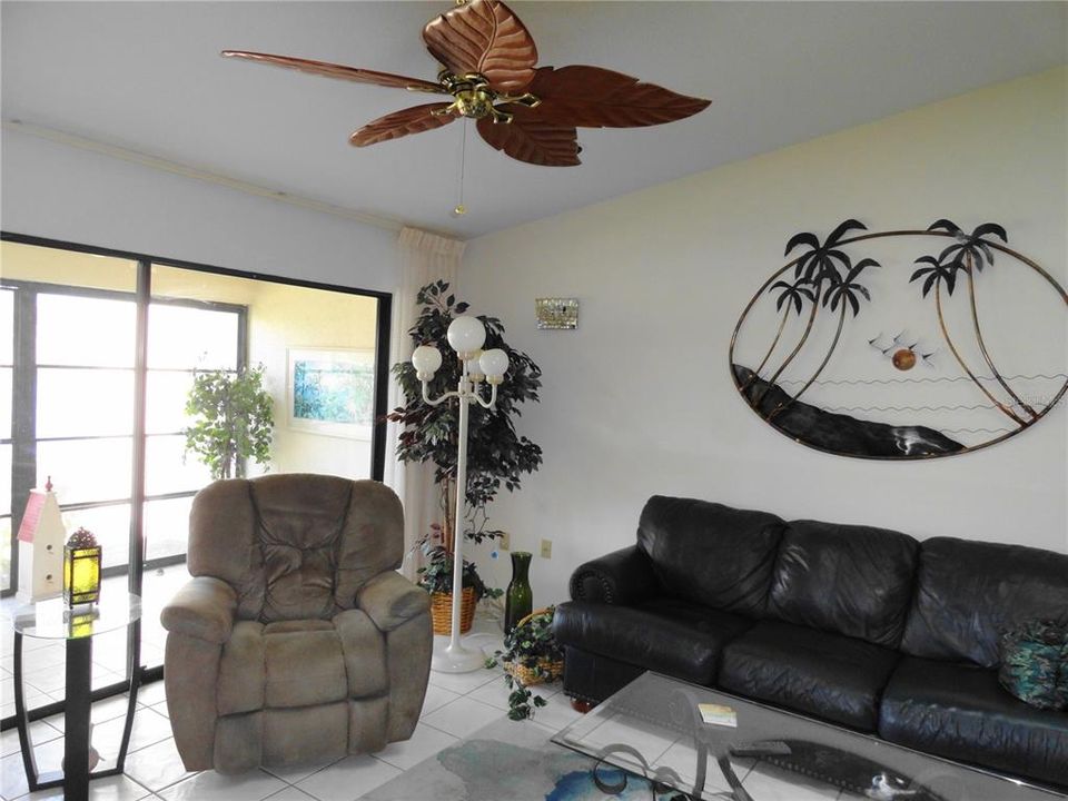 En Venta: $319,900 (2 camas, 2 baños, 1441 Pies cuadrados)