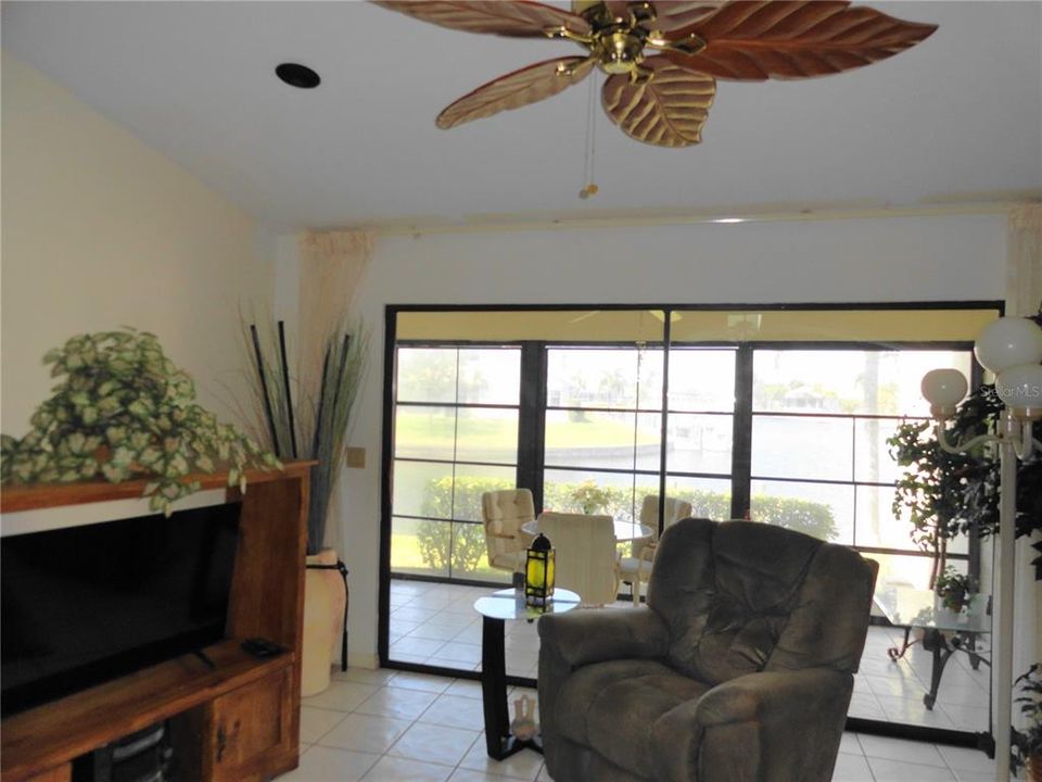 En Venta: $319,900 (2 camas, 2 baños, 1441 Pies cuadrados)