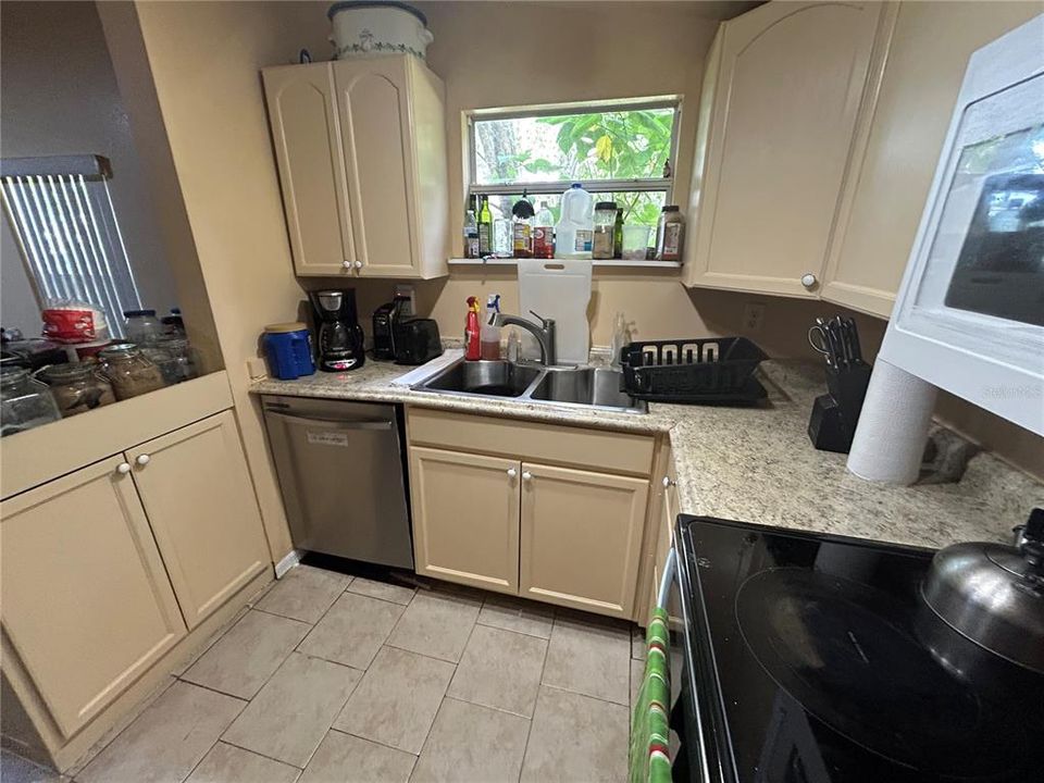 На продажу: $159,900 (3 спален, 2 ванн, 1125 Квадратных фут)
