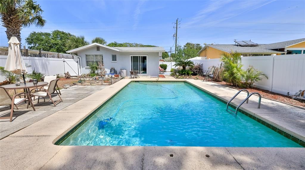 Activo con contrato: $299,000 (2 camas, 2 baños, 1436 Pies cuadrados)