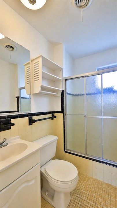 Activo con contrato: $299,000 (2 camas, 2 baños, 1436 Pies cuadrados)