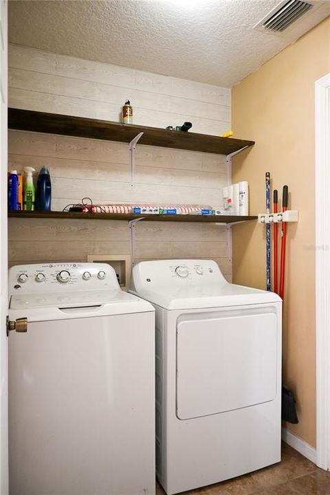 Active With Contract: $229,900 (3 beds, 2 baths, 1415 Square Feet)