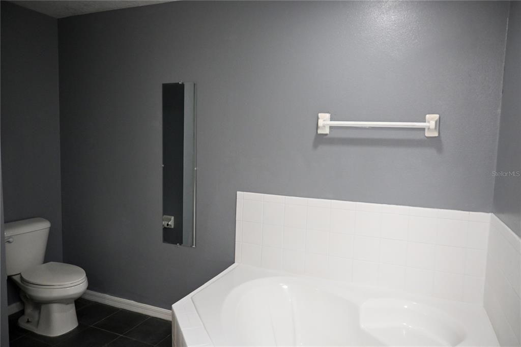 Active With Contract: $229,900 (3 beds, 2 baths, 1415 Square Feet)
