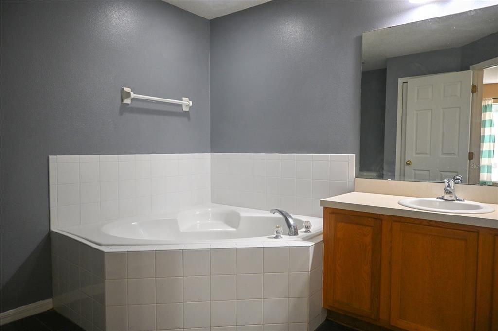 Active With Contract: $229,900 (3 beds, 2 baths, 1415 Square Feet)
