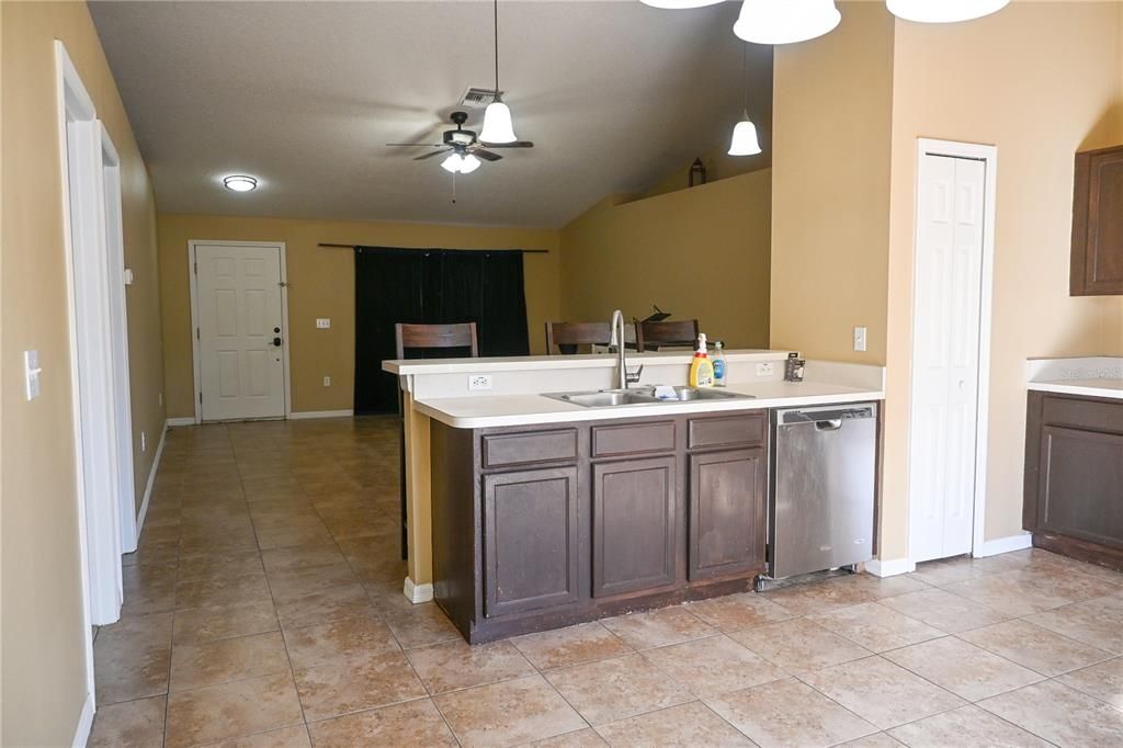 Active With Contract: $229,900 (3 beds, 2 baths, 1415 Square Feet)