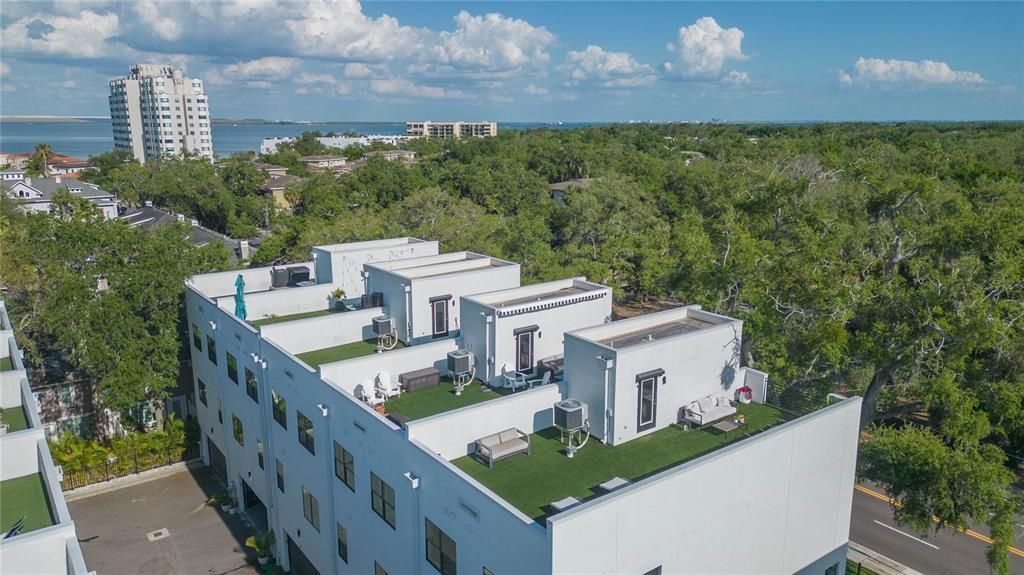 Под контрактом: $995,000 (4 спален, 3 ванн, 2744 Квадратных фут)