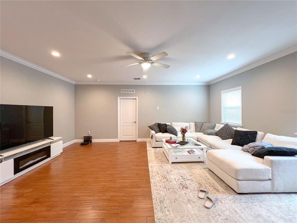 For Rent: $3,400 (5 beds, 4 baths, 3930 Square Feet)