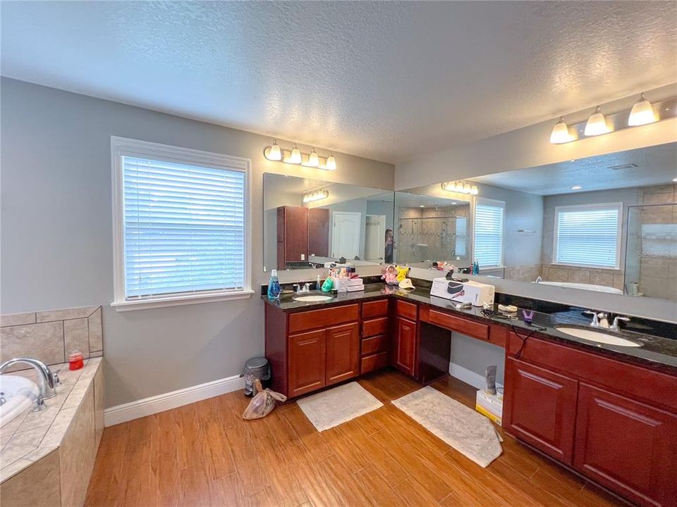 For Rent: $3,400 (5 beds, 4 baths, 3930 Square Feet)
