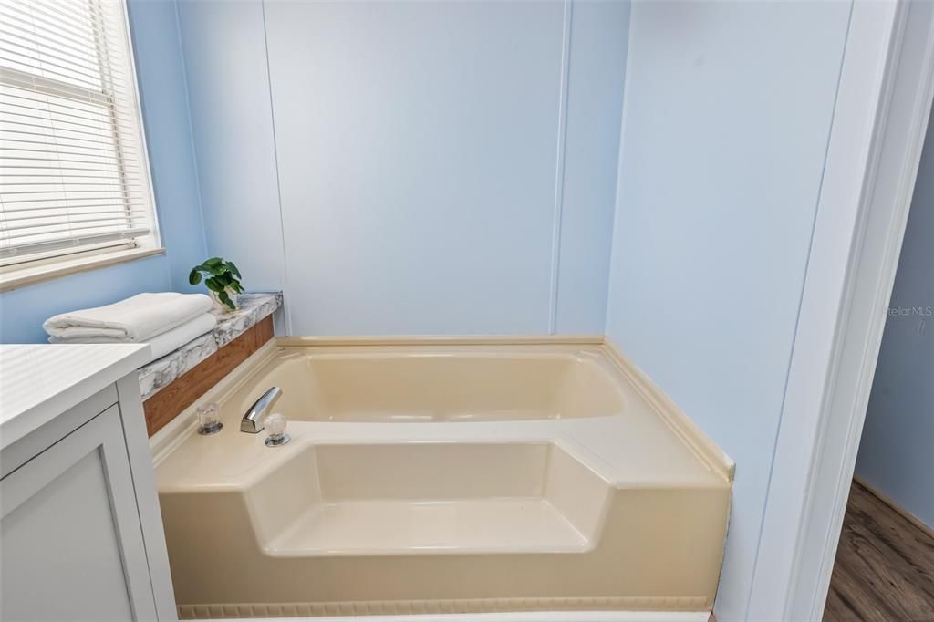 Activo con contrato: $195,000 (3 camas, 2 baños, 1512 Pies cuadrados)