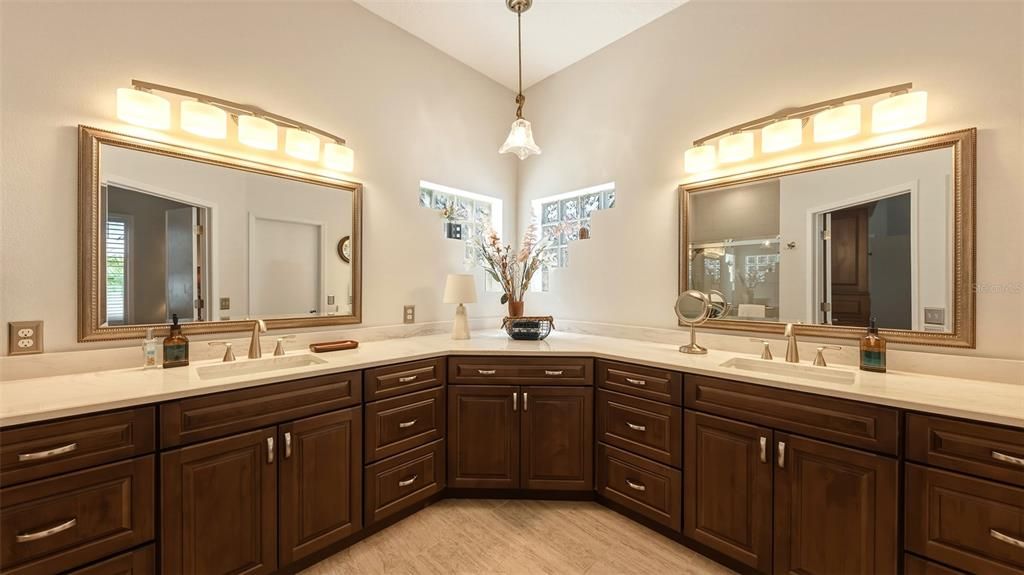 For Sale: $579,000 (4 beds, 2 baths, 2156 Square Feet)