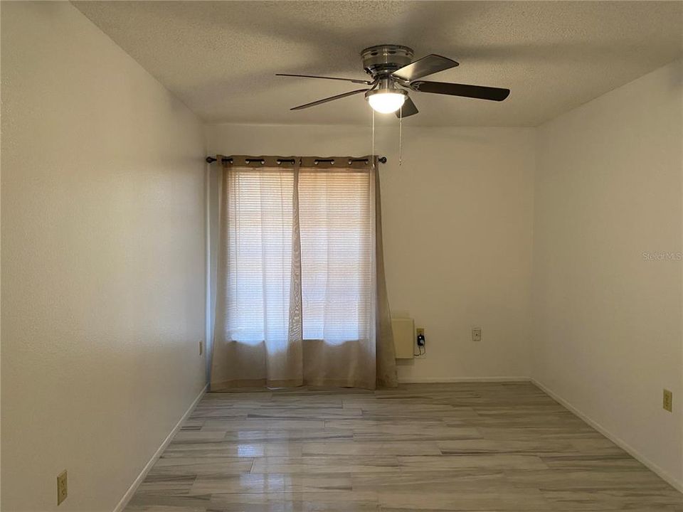 В аренду: $1,400 (2 спален, 1 ванн, 825 Квадратных фут)