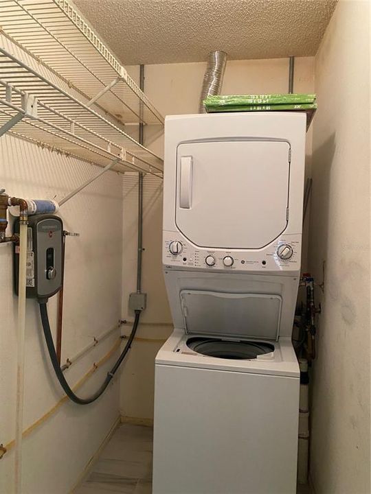 В аренду: $1,400 (2 спален, 1 ванн, 825 Квадратных фут)