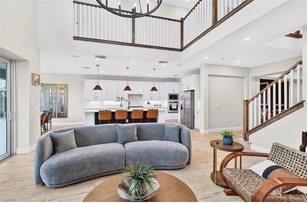 En Venta: $825,000 (5 camas, 5 baños, 4554 Pies cuadrados)