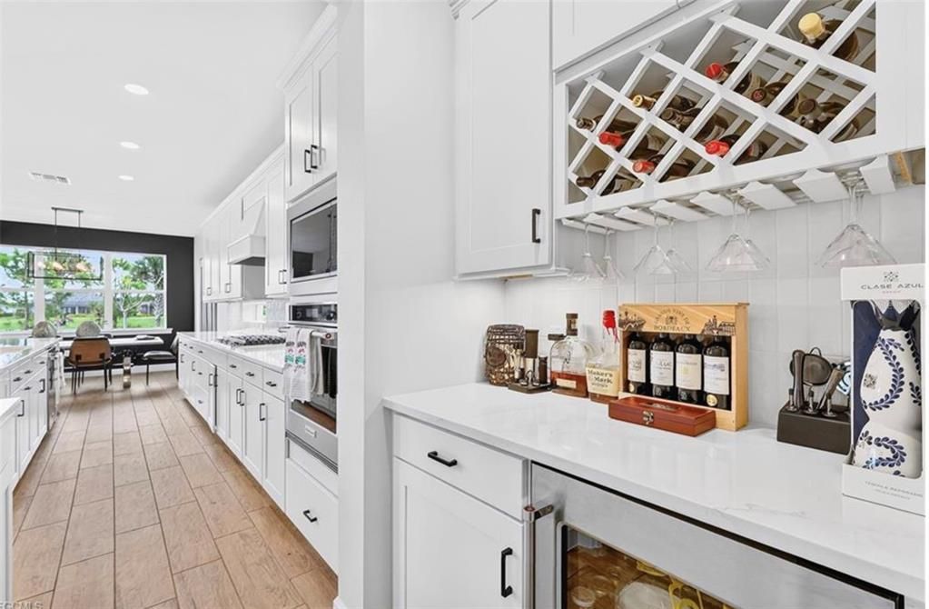 En Venta: $825,000 (5 camas, 5 baños, 4554 Pies cuadrados)